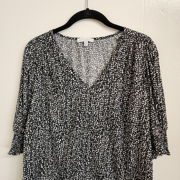 Maison d'Amelie Paris, Large, Black & White, V neck, Short Sleeved. - Picture 5 of 8